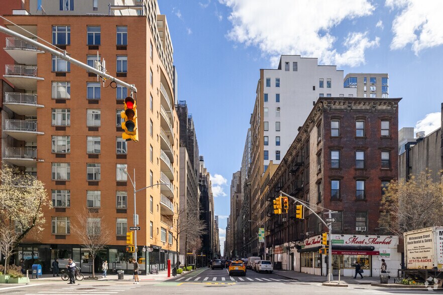 More Photos Of 330 W 38th St, New York Office For Lease