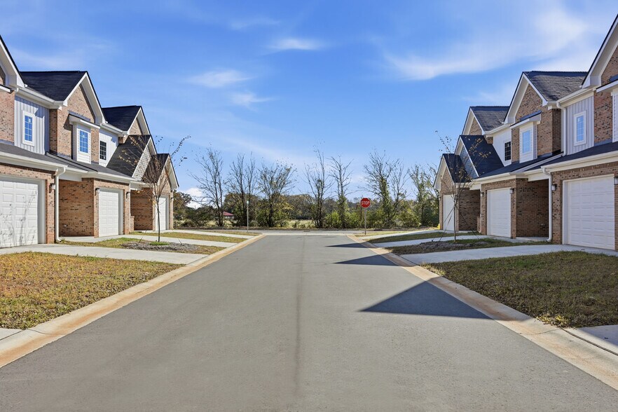 More Photos Of 13701 Erwin Rd, Charlotte Multifamily For Sale