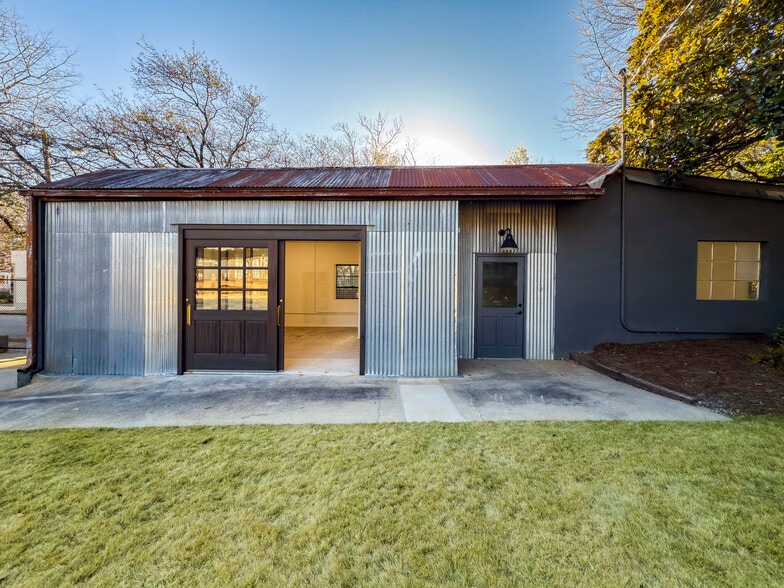 More Photos Of 990 Edgewood Ave NE, Atlanta Freestanding For Lease