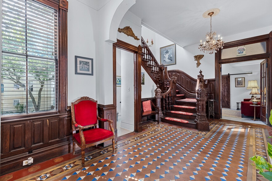 More Photos Of 402 E Gaston St, Savannah Hospitality For Sale