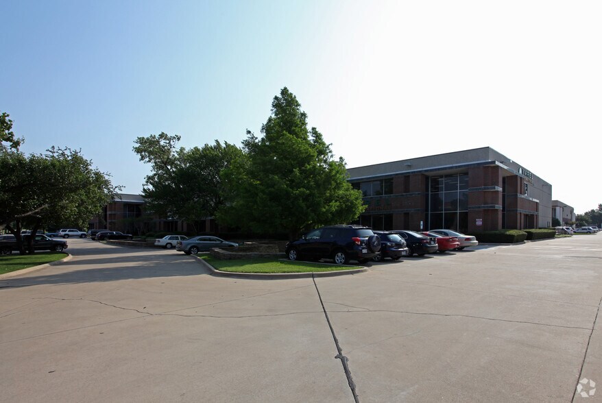 More Photos Of 1625 W Crosby Rd, Carrollton Light Distribution For Lease