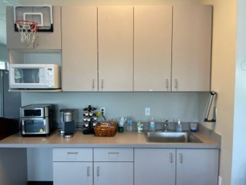 More Photos Of 14269 Danielson St, Poway Office For Sale
