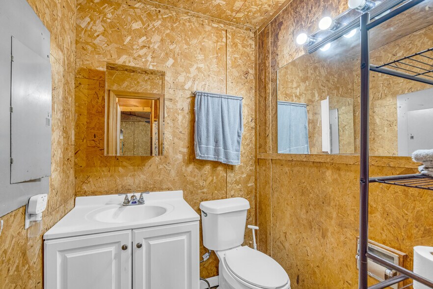 More Photos Of 252 Komplex Dr, Carnesville Warehouse For Sale