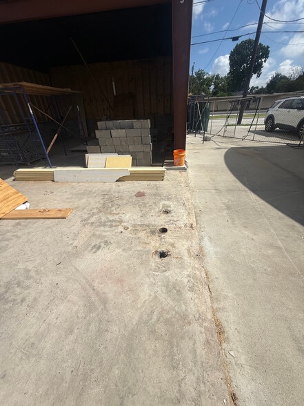 More Photos Of 1103 W Cavalcade St, Houston Industrial For Lease