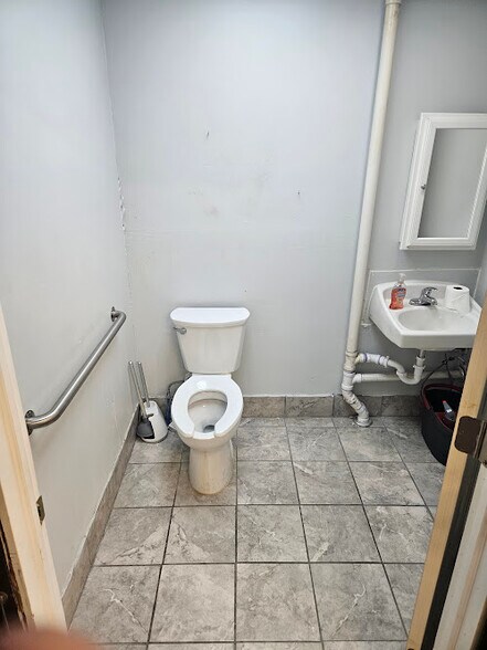 More Photos Of 6 N Broad St, Trenton Apartments For Lease