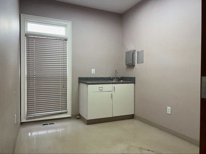 More Photos Of 1351 Stonebridge Pky, Watkinsville Medical For Sale