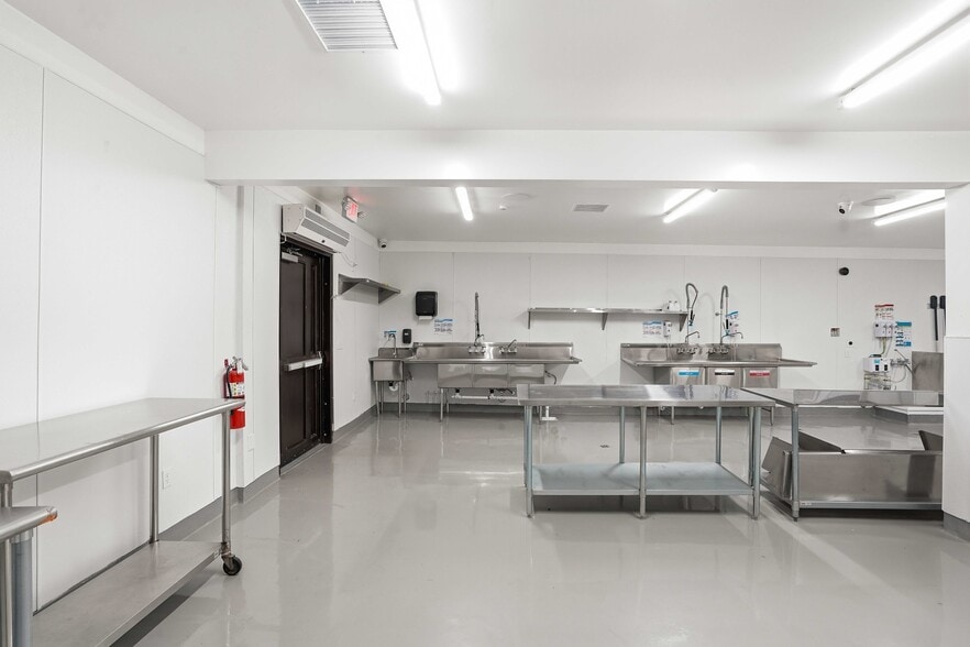 More Photos Of 14071 Polk St, Sylmar Food Processing For Lease
