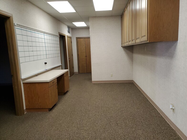 More Photos Of 16015 University Oak, San Antonio Service For Lease