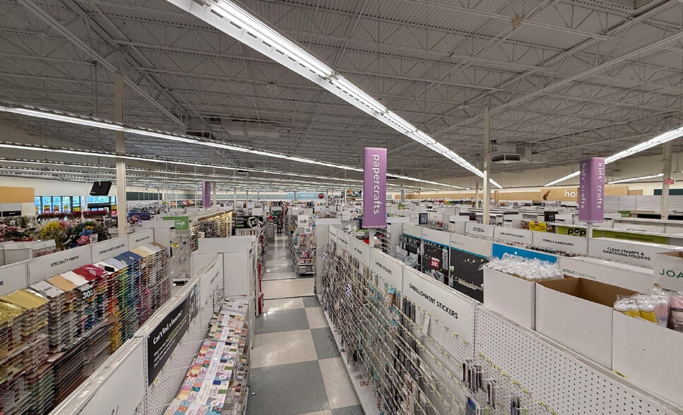 More Photos Of 3471-3631 NW Federal Hwy, Jensen Beach Storefront For Lease