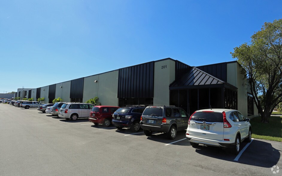 Primary Photo Of 201 E Douglas Rd, Oldsmar Warehouse For Lease