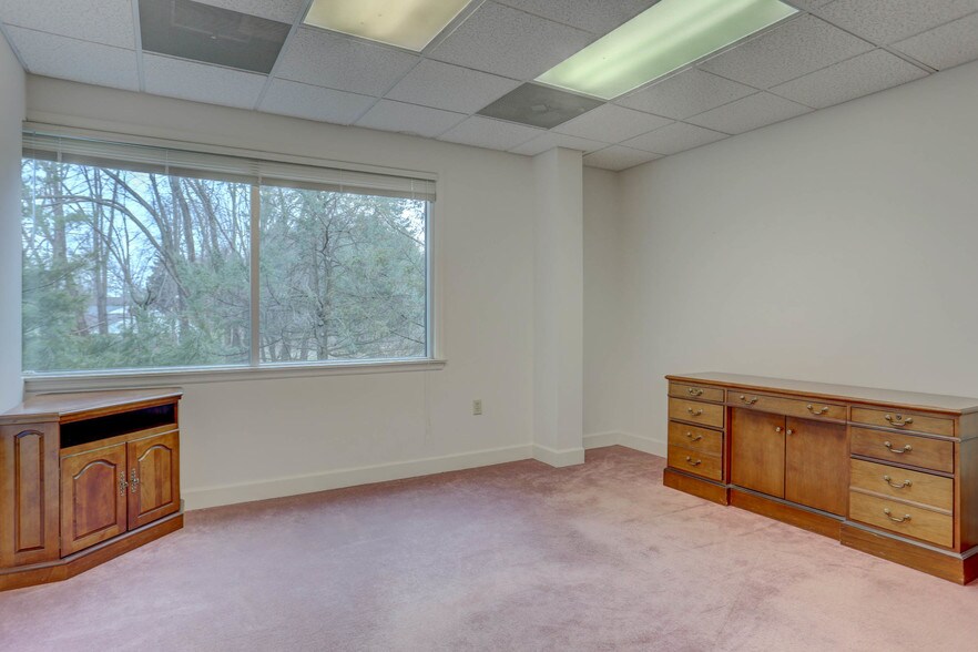 More Photos Of 930 Red Rose Ct, Lancaster Medical For Lease