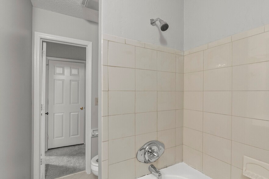 More Photos Of 162 Condor Ct, Clarksville Apartments For Sale