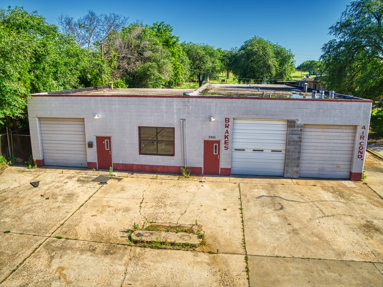 Primary Photo Of 3901 NE 23rd St, Oklahoma City Auto Repair For Sale