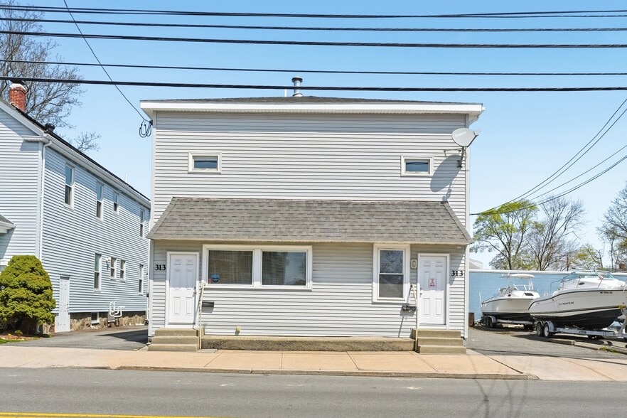 Primary Photo Of 313 Eastern Ave, Lynn Office Residential For Lease