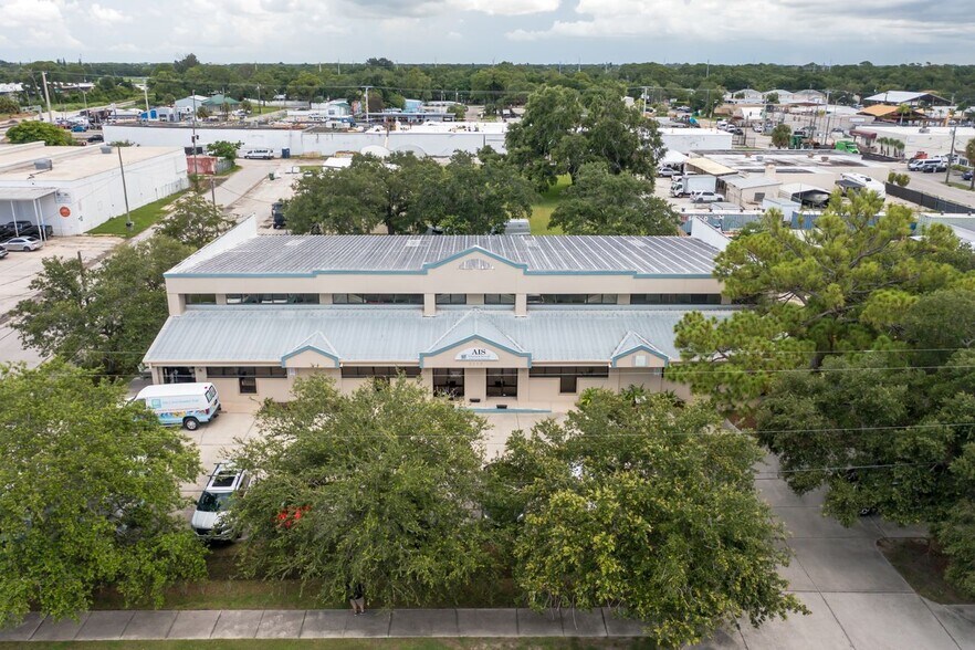 More Photos Of 2239 15th St, Sarasota Warehouse For Sale