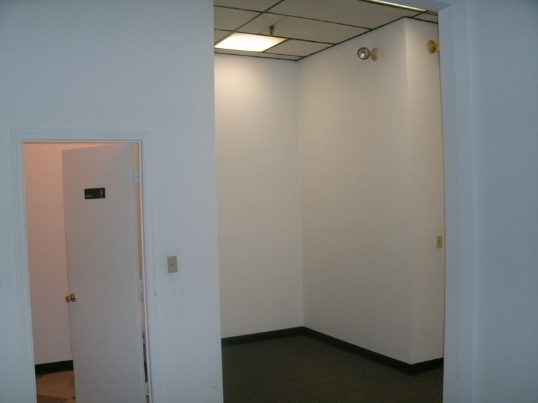 More Photos Of 545 SW Cutoff, Worcester Storefront For Lease