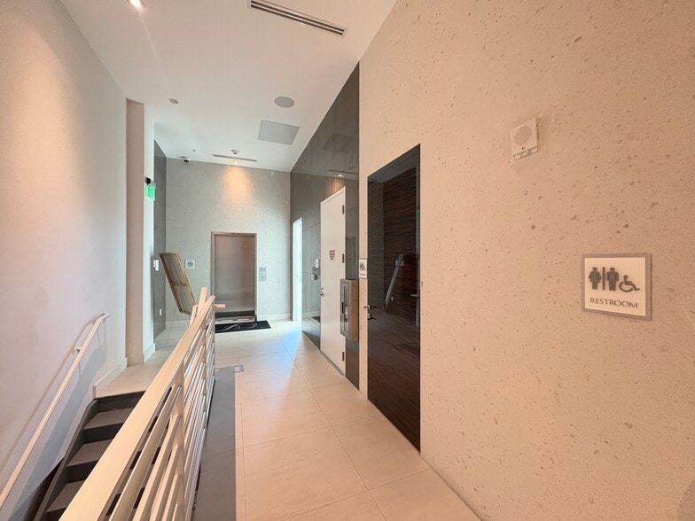 More Photos Of 1301 Main St, Sarasota Apartments For Sale