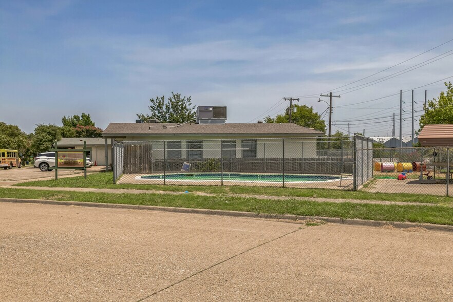 More Photos Of 2418 College Ave, Garland Daycare Center For Lease