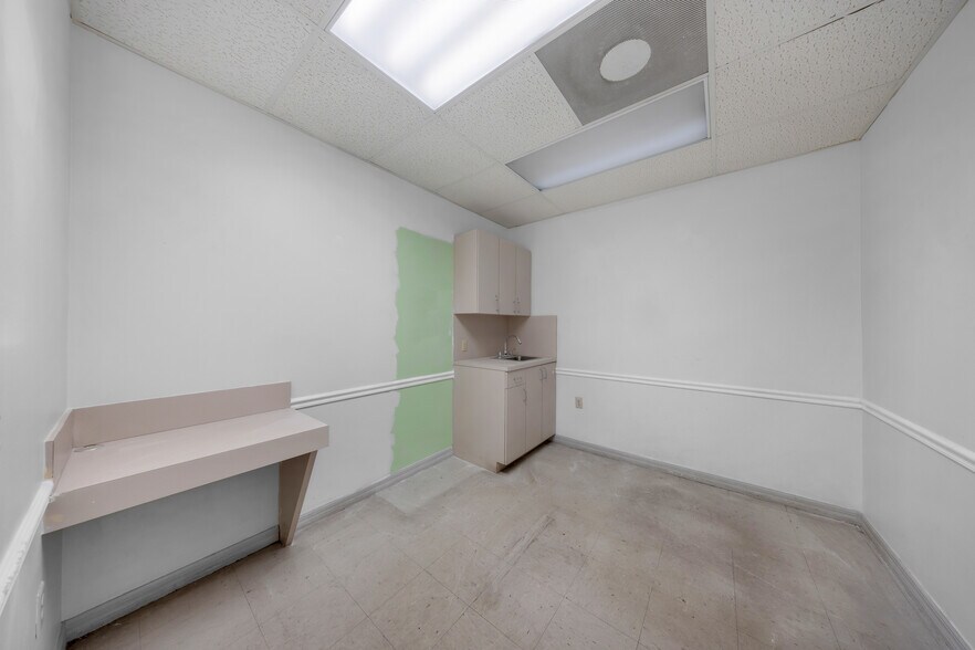 More Photos Of 2901 NW 17th Ave, Miami Office For Sale