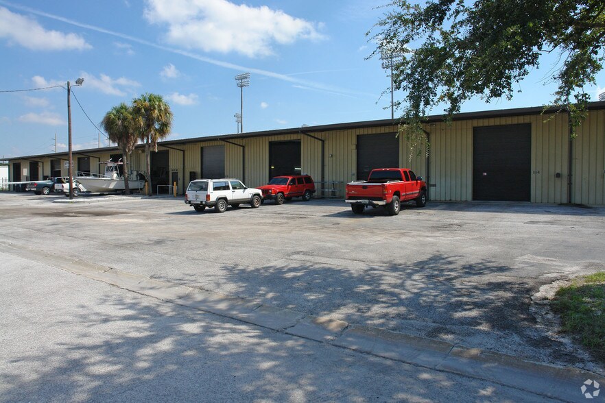 More Photos Of 2542 12th St, Sarasota Warehouse For Lease
