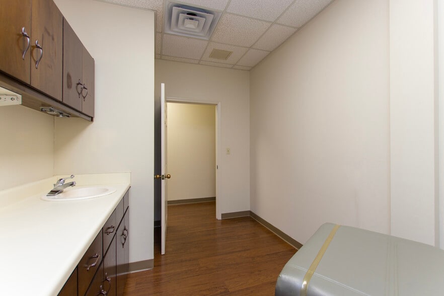 More Photos Of 333 Whitesport Dr, Huntsville Medical For Lease