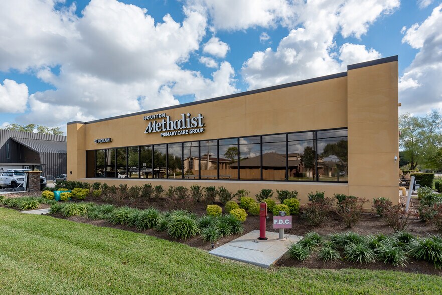 More Photos Of 107 Woodlawn Dr, Friendswood Medical For Sale
