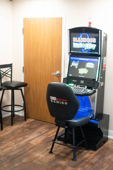 More Photos Of 402 Mae Orr St, Enfield Hotel For Sale