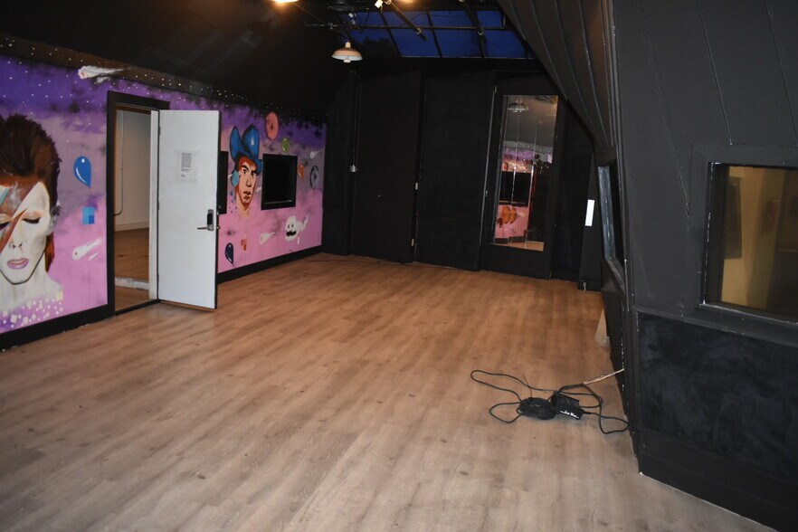 More Photos Of 1655 S Compton Ave, Los Angeles Manufacturing For Sale