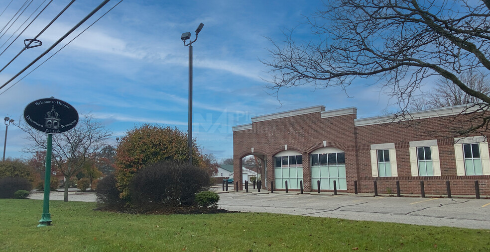 Primary Photo Of 267 N Main St, Wellington Fast Food For Sale