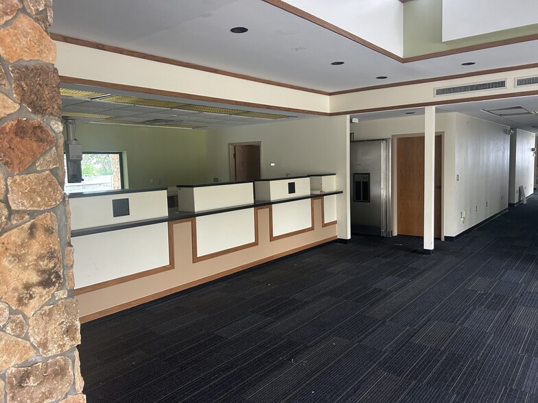 More Photos Of 350 N Summit St, Crescent City Freestanding For Sale