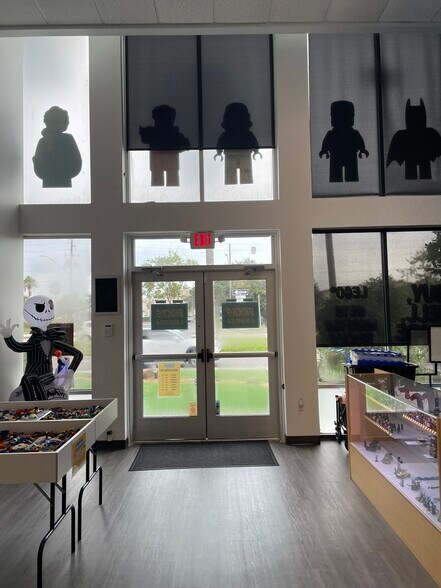 More Photos Of 2755 Tyrone Blvd, Saint Petersburg General Retail For Lease