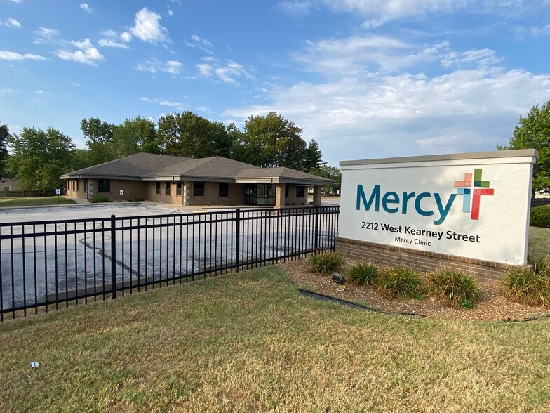 More Photos Of 2212 W Kearney St, Springfield Office For Sale