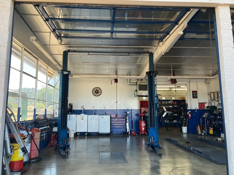 More Photos Of 424 S Pacific Hwy, Cottage Grove Auto Repair For Sale
