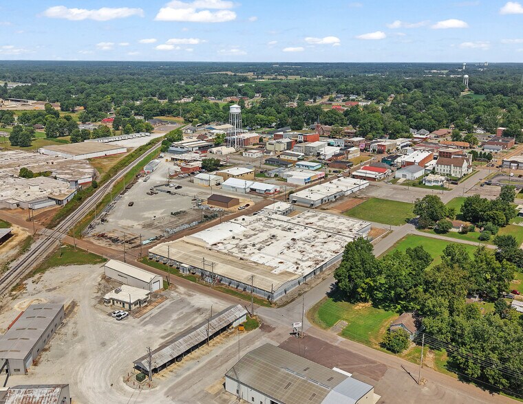 More Photos Of 312 S 14th Ave, Humboldt Manufacturing For Sale
