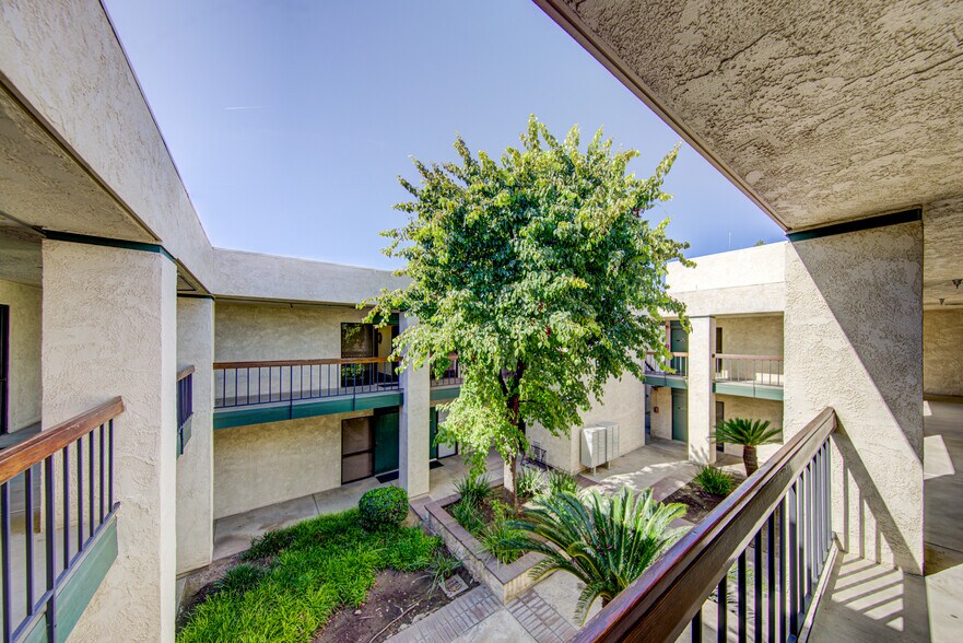 More Photos Of 4949 Buckley Way, Bakersfield Office For Sale
