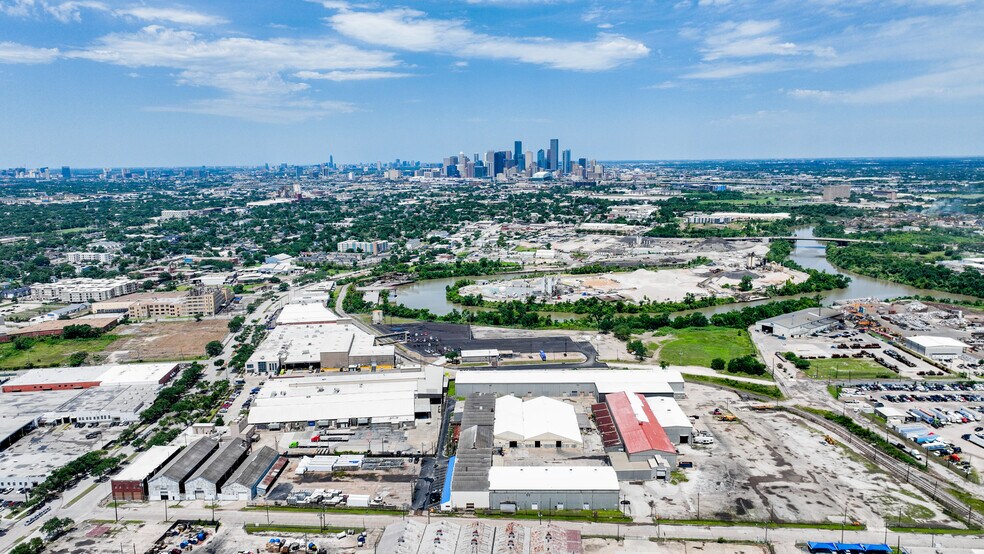 More Photos Of 601 McFarland St, Houston Warehouse For Lease