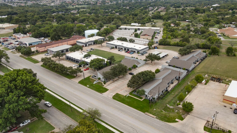 More Photos Of 4734 Benbrook Blvd, Benbrook Unknown For Lease