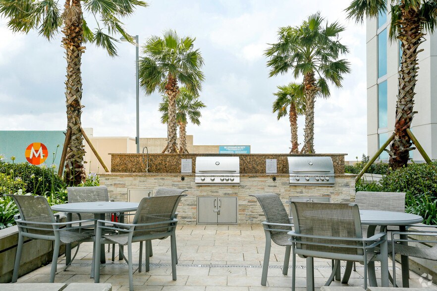 More Photos Of 5927 Almeda Rd, Houston Apartments For Lease