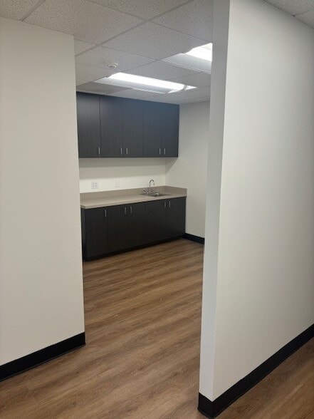 More Photos Of 23901 Calabasas Rd, Calabasas Office For Lease