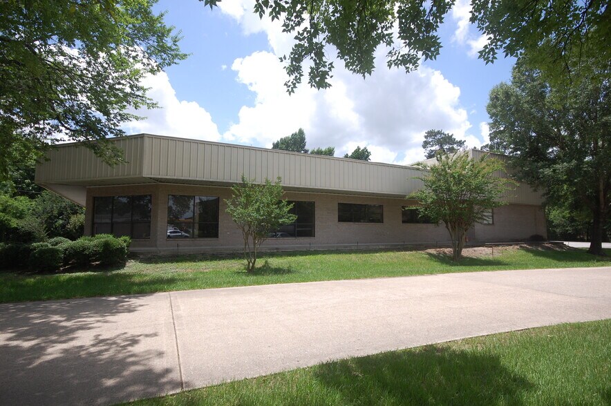 More Photos Of 21755 N I-45 Fwy, Spring Flex For Sale