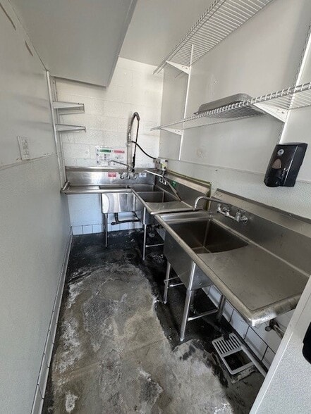 More Photos Of 16305 Pacific Coast Hwy, Seal Beach Storefront For Sale