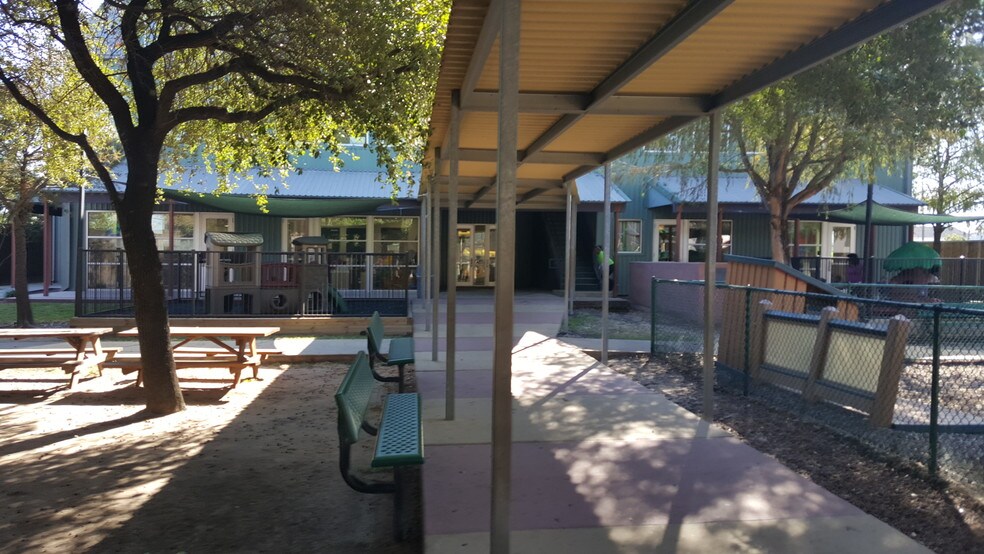 More Photos Of 419 Emancipation Ave, Houston Assisted Living For Lease