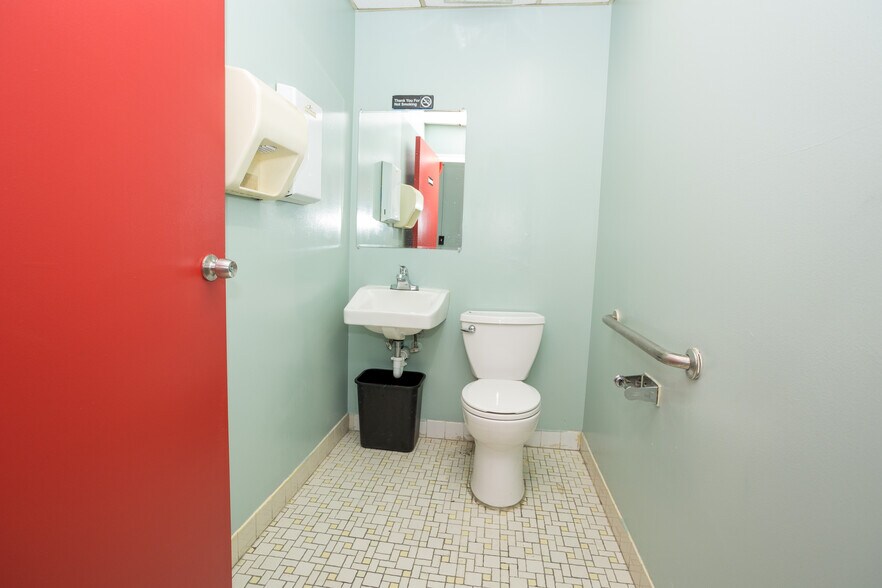 More Photos Of 1 W Broadway, Paterson Office For Lease
