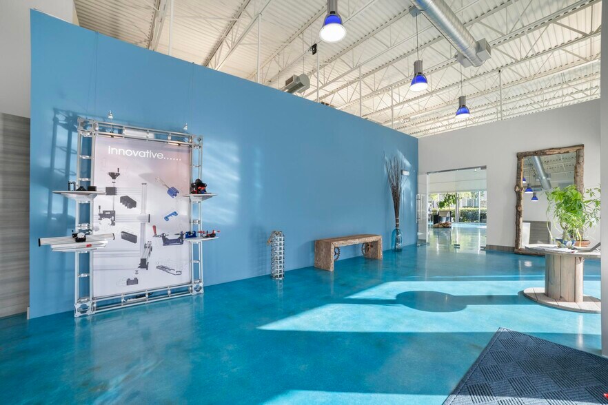 More Photos Of 320 International Pky, Sunrise Warehouse For Sale