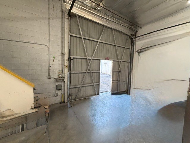 More Photos Of 2814 N San Fernando Blvd, Burbank Auto Repair For Lease