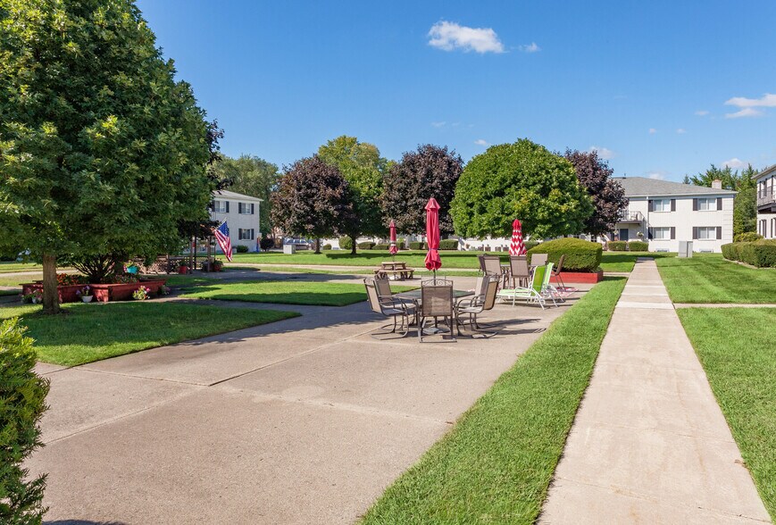 More Photos Of 33105-33255 Warren Rd, Westland Apartments For Sale