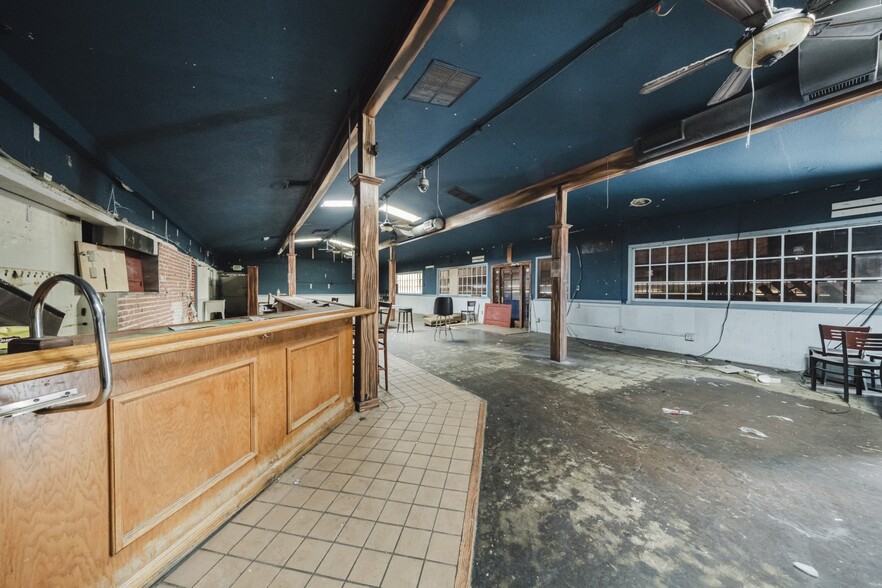 More Photos Of 7277 Foothill Blvd, Tujunga Restaurant For Lease