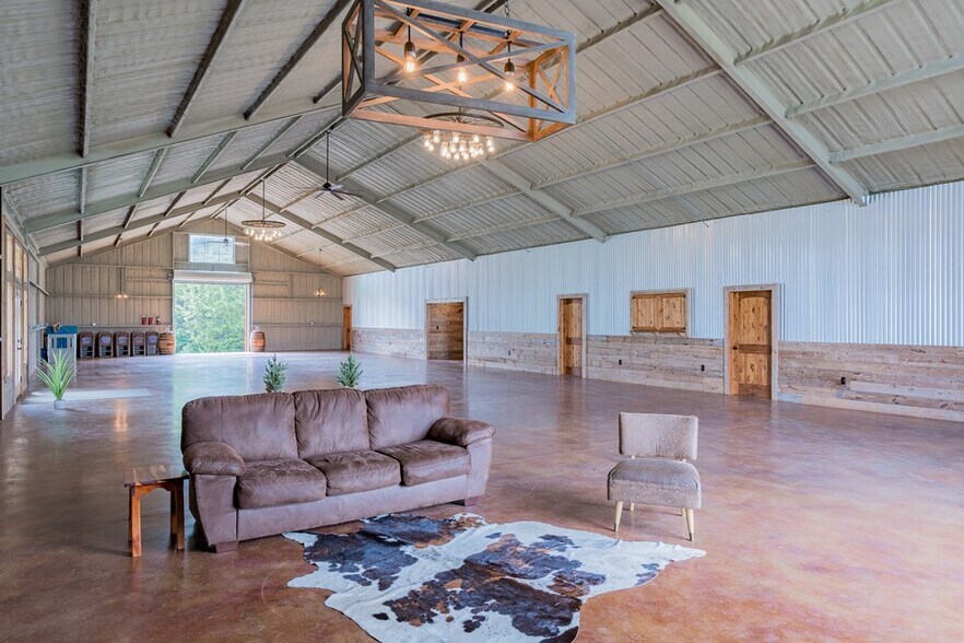More Photos Of 5015 State Highway 155, Palestine Lodge Meeting Hall For Sale