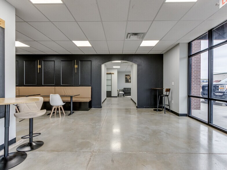 More Photos Of 120 SE 19th St, Moore Storefront For Lease