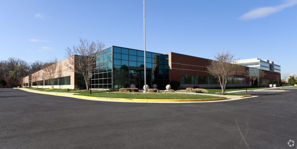 More Photos Of 14111 Park Meadow Dr, Chantilly Light Distribution For Lease